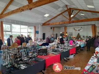 Photo du marché de Noël Marché de Noël Brocante de Noël 'cadeaux sous le sapin'