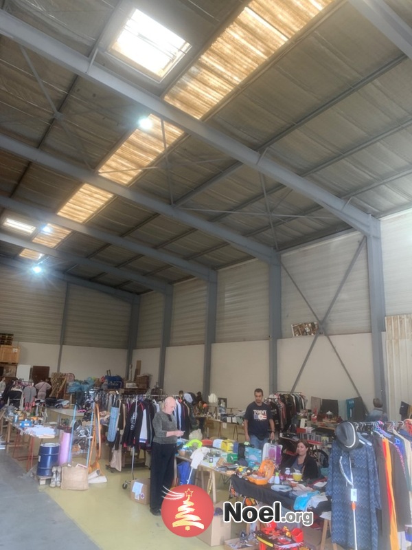 Marché de Noël de la valampe sous hangar